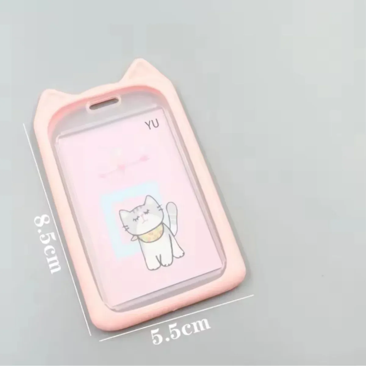 Porte-badge chat avec lanière, vue rapprochée