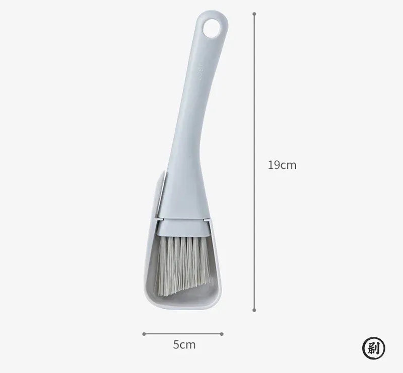 Brosse de nettoyage utilisée pour dépoussiérer une fenêtre