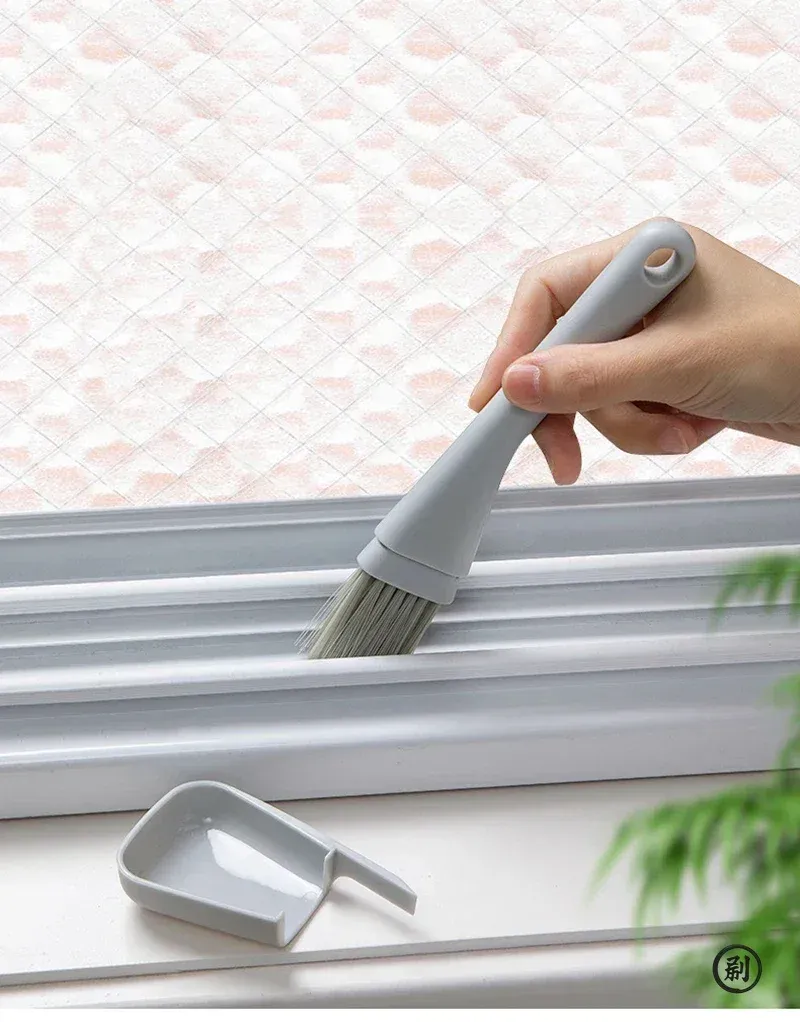 Vue détaillée de la poignée incurvée de la brosse de nettoyage