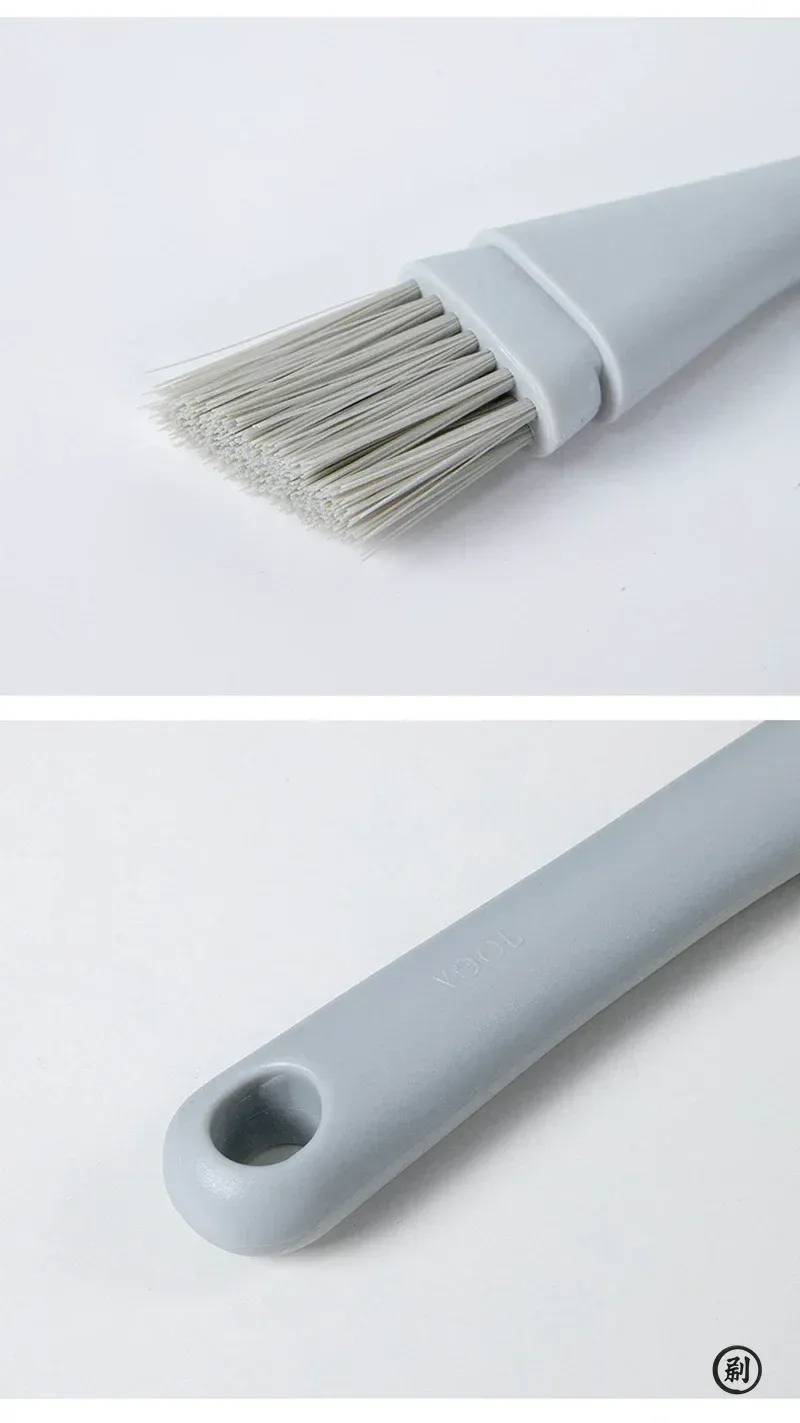Brosse de nettoyage 2 en 1 en situation d'usage quotidien