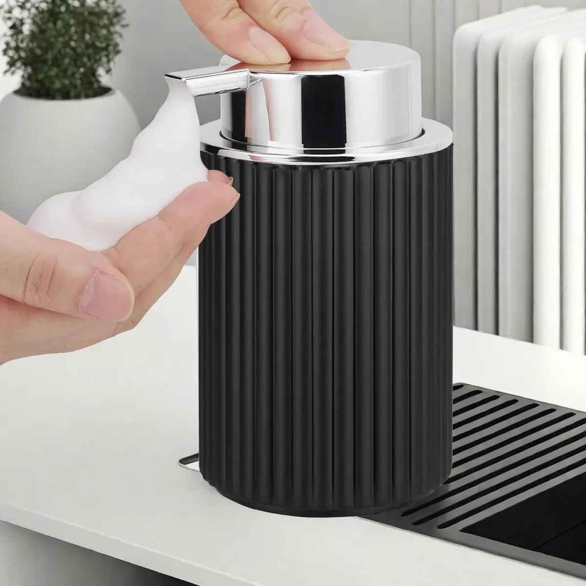 Distributeur de savon moussant noir pour salle de bain et cuisine, flacon à pompe pour savon mains et vaisselle 2