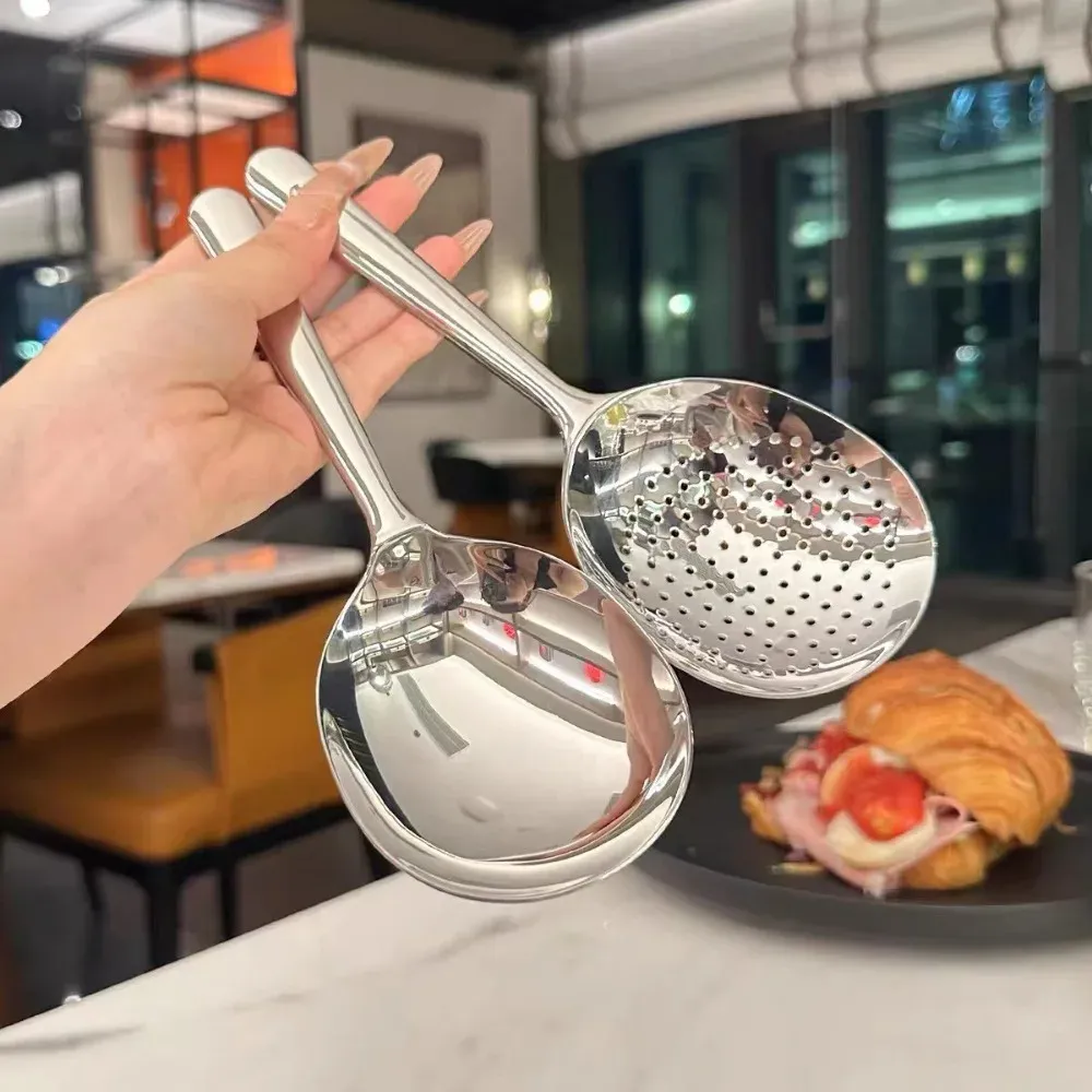 Grande cuillère de service à trous à manche court, résistante à la chaleur et facile à nettoyer 3