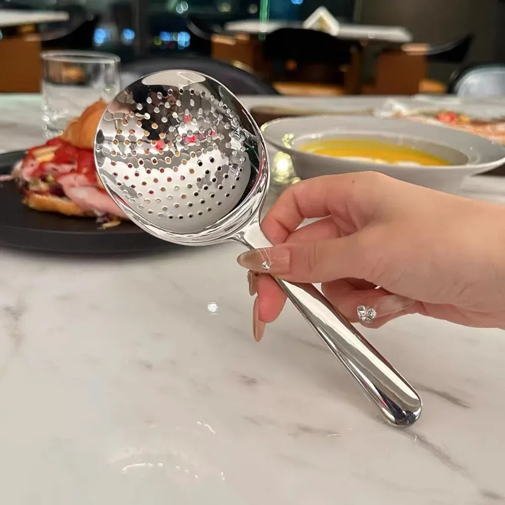 Cuillère de service vue de côté
