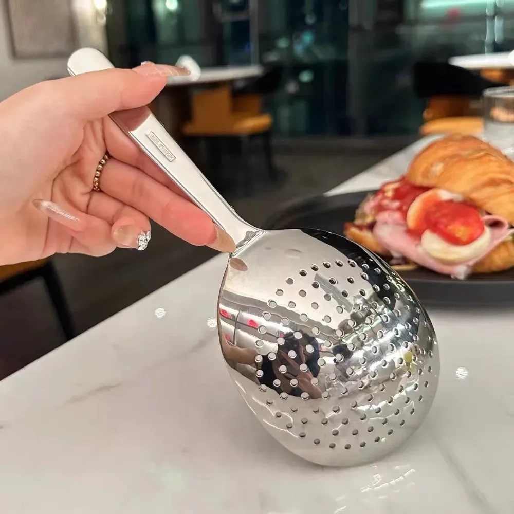 Cuillère de service pour le service de soupes