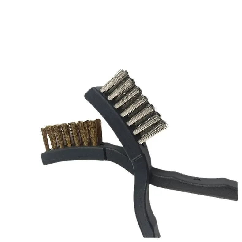 Mini brosse à dents métallique, format de voyage