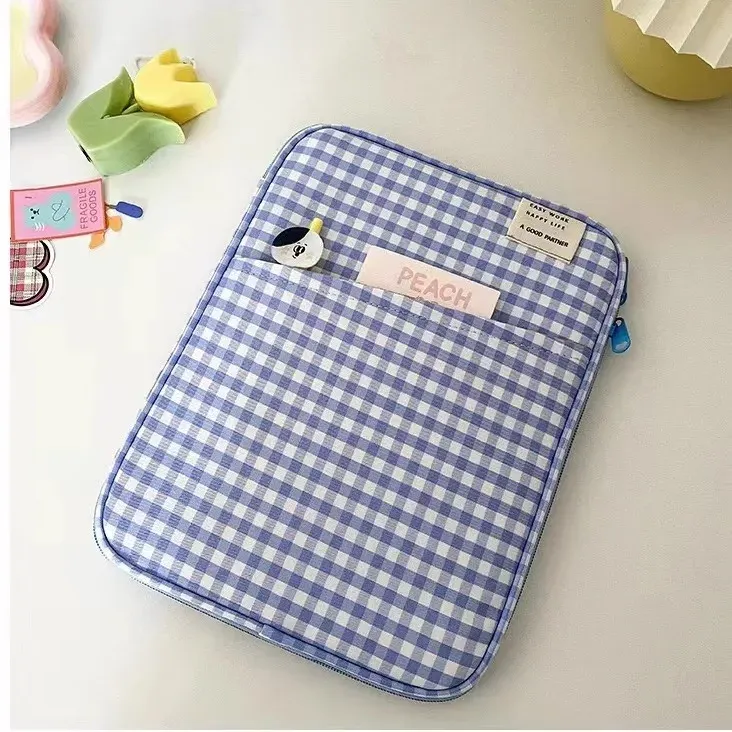 Pochette élégante en contexte professionnel