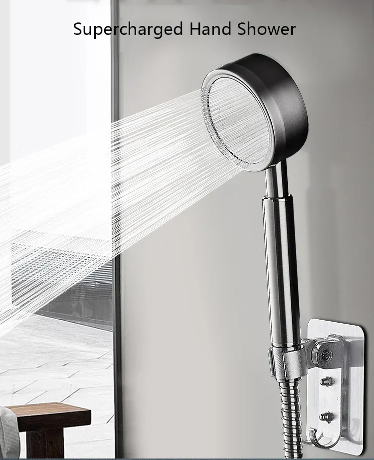 Pommeau de douche à main en ambiance salle de bain
