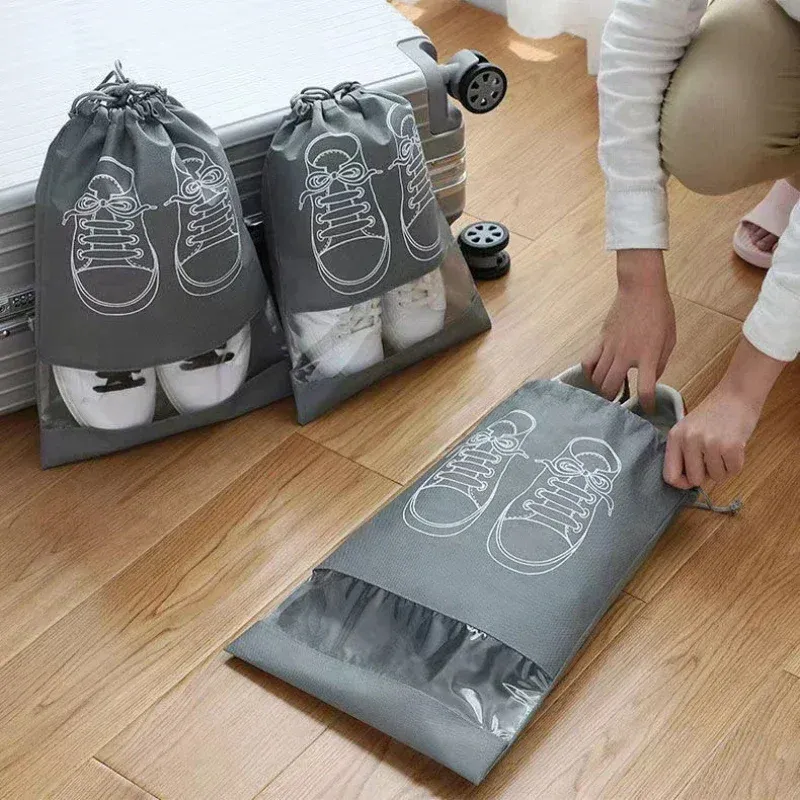 Ce titre est déjà en français. Voici sa version nettoyée, sans mots-clés superflus :

Sacs de rangement pour chaussures en non-tissé (lot de 1, 3 ou 5) – Pochettes de voyage portables 3