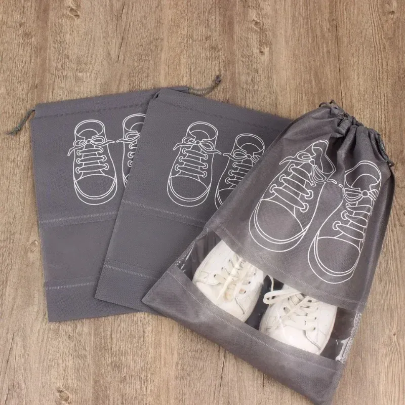 Sacs de rangement pour chaussures dans une valise
