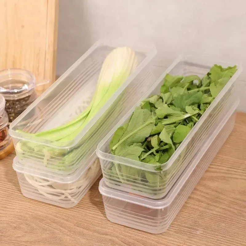 Boîtes de rangement transparentes empilées