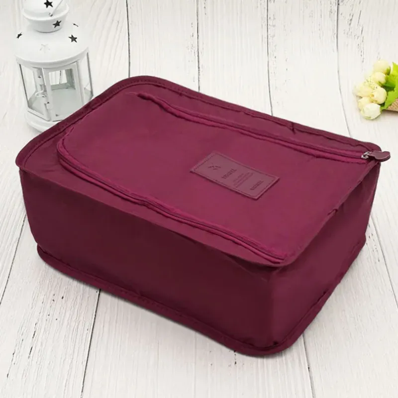 Pochette de toilette et cosmétiques