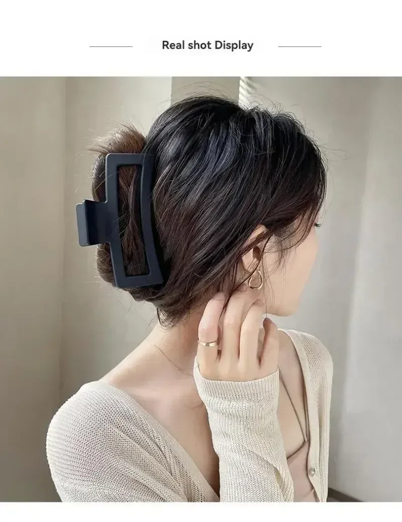 Coiffure réalisée avec une pince à mâchoire