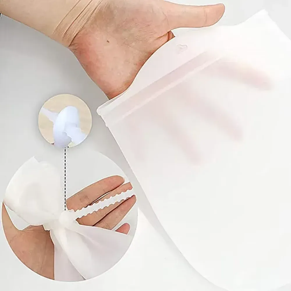 Gros plan sur la texture du silicone du sac à pétrir