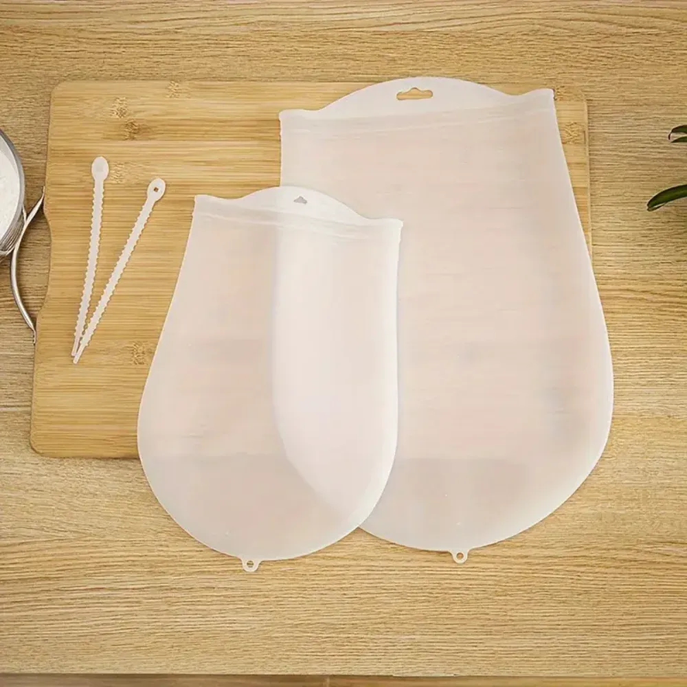 Sac à pétrir en silicone présenté dans son ensemble