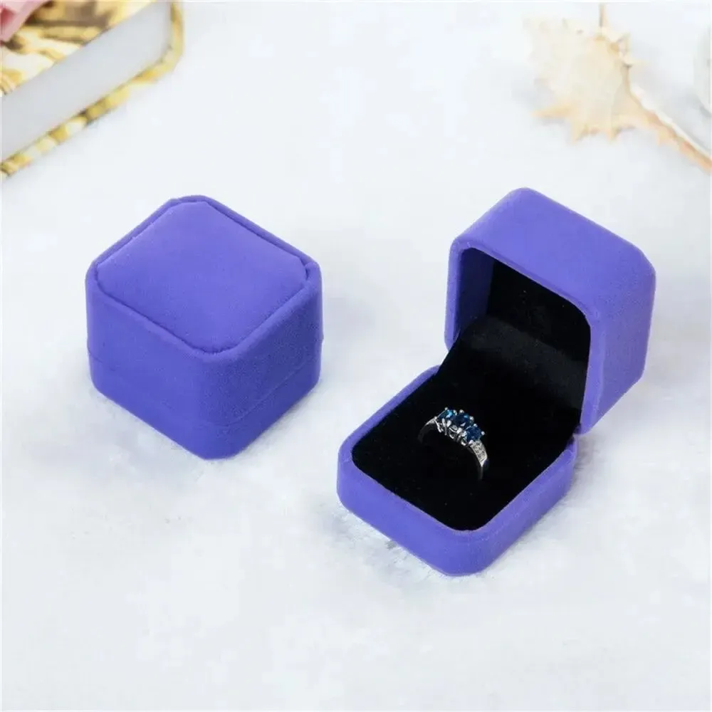 Le title is already in French, so I'll produce a cleaner, professional French version without the keyword stuffing.

Emballage de bijoux, organisateur de colliers, boîte à bagues, boîte-cadeau, support pour boucles d'oreilles 9