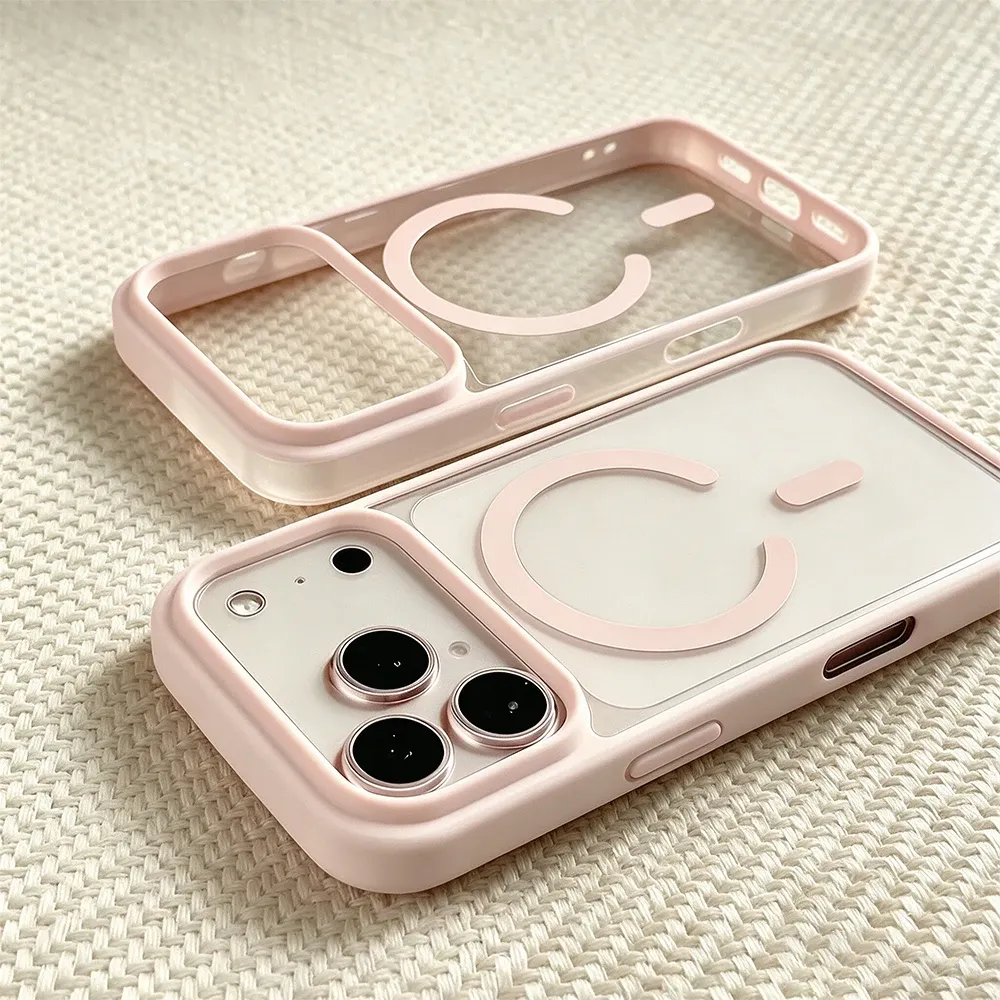Coque transparente mettant en valeur le smartphone