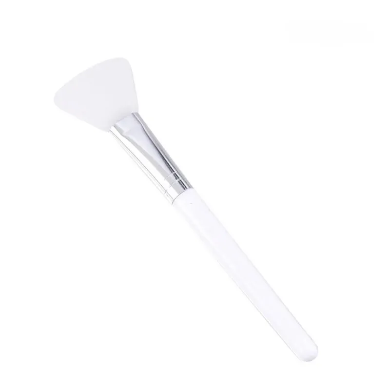 Brosse de beauté en silicone en situation d'utilisation