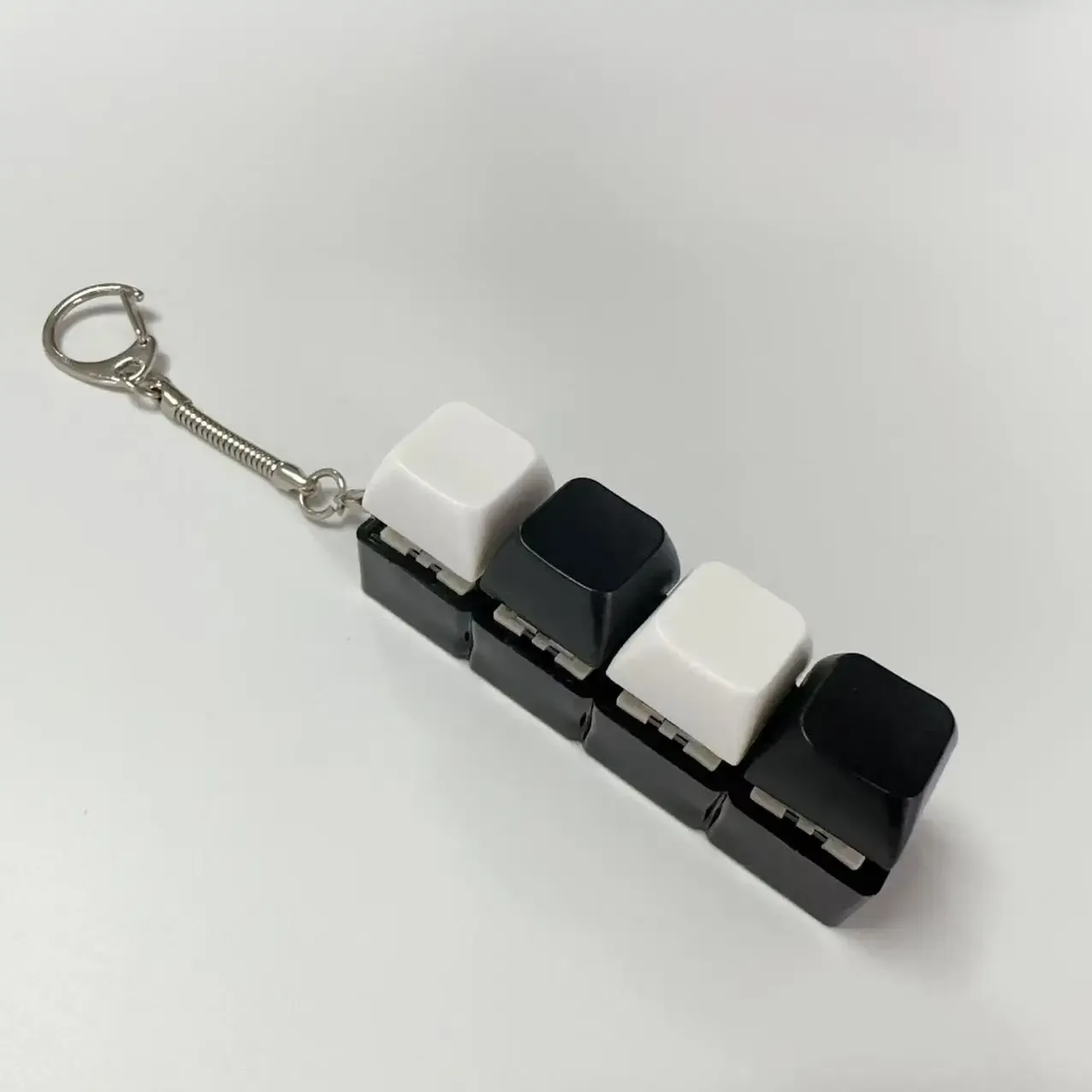 Gros plan sur les touches du fidget clavier