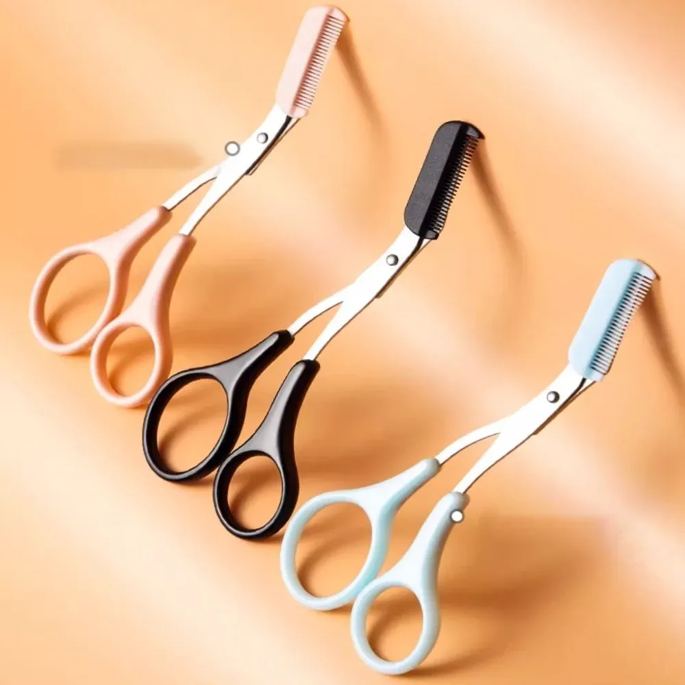 Ciseaux à sourcils prêts à l'emploi
