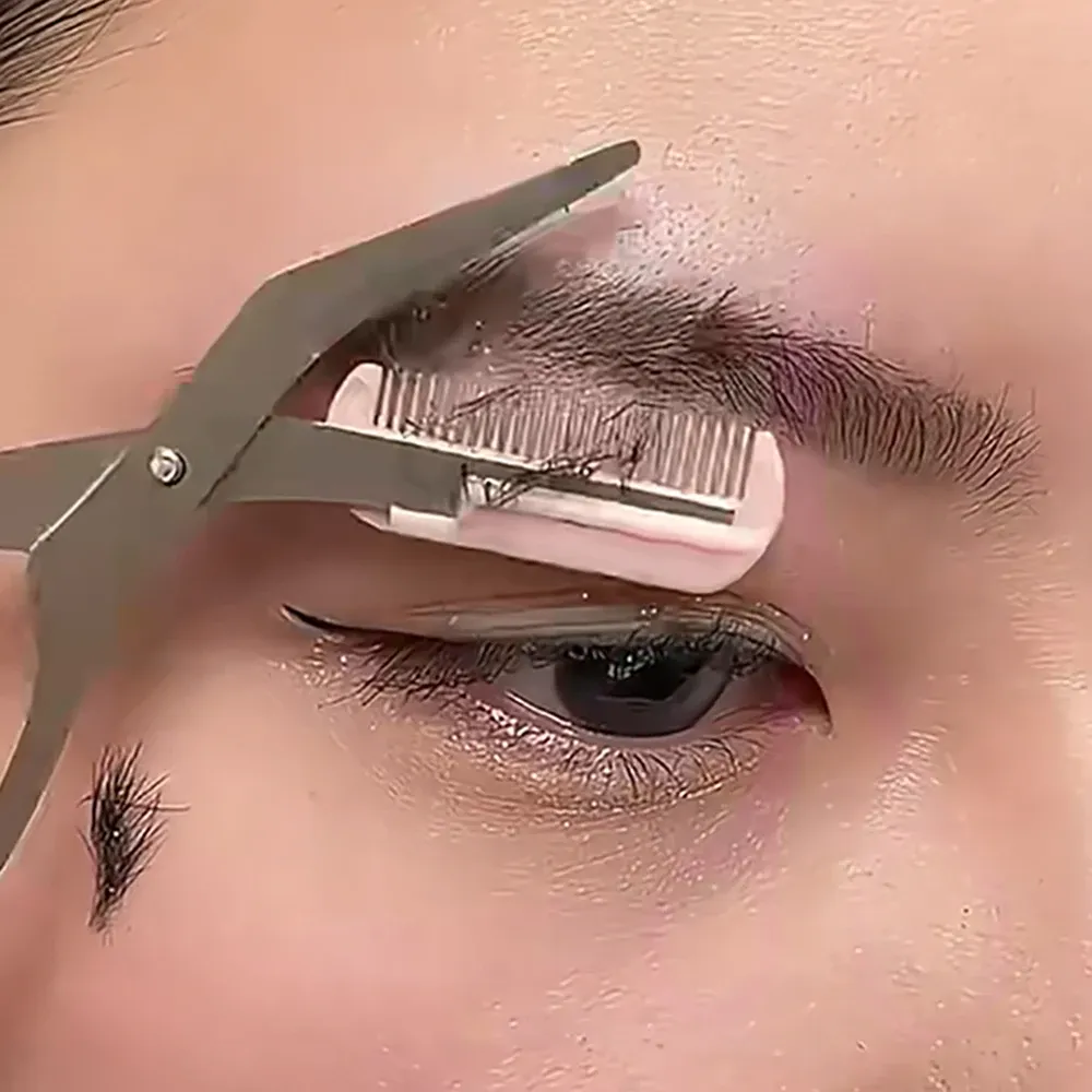 Détail de la lame et du peigne à sourcils