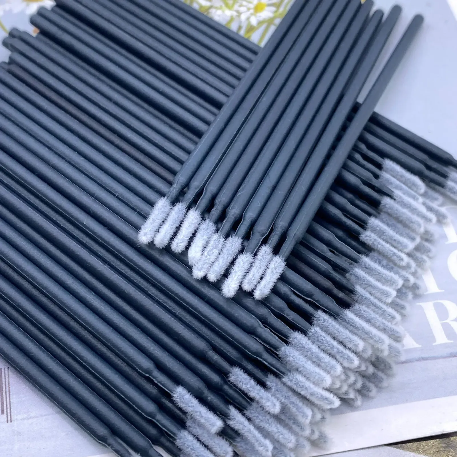 Micro-brosse de nettoyage pour cils, détail de la pointe