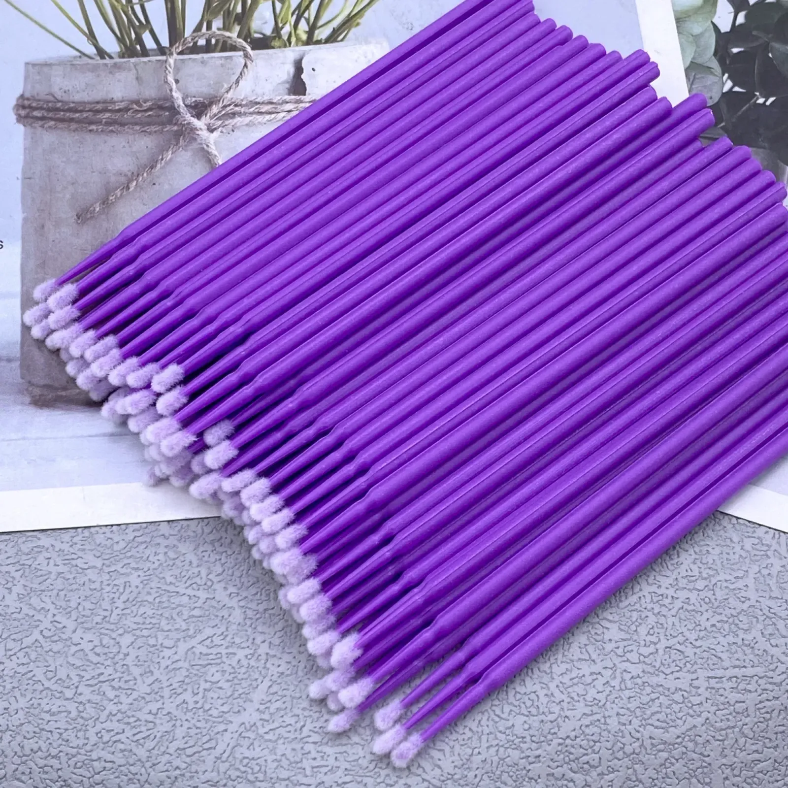 Micro-brosse de nettoyage pour cils, vue détaillée