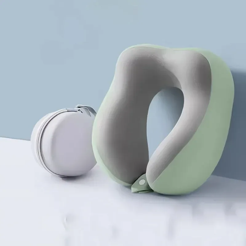 Oreiller cervical en U en situation de voyage