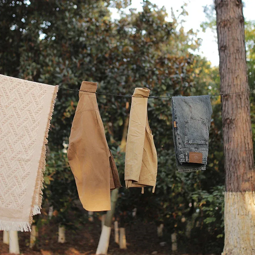 Corde à linge extensible, en situation