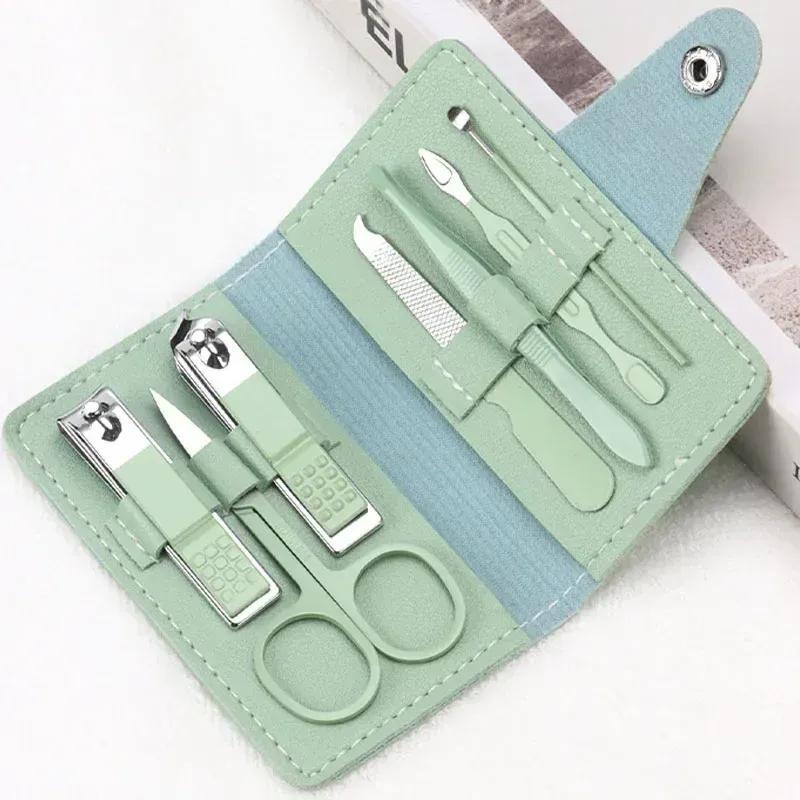 Kit de manucure et pédicure 7 pièces avec étui en cuir PU coloré (coupe-ongles, ciseaux, pince à épiler, tondeuse) 7