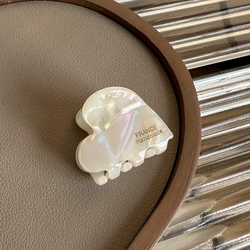 Accessoire cheveux féminin, détail des couleurs