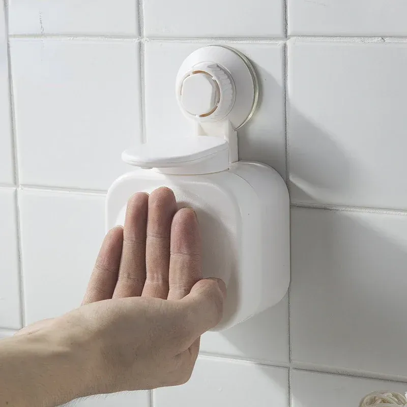 Vue détaillée du distributeur de savon mural