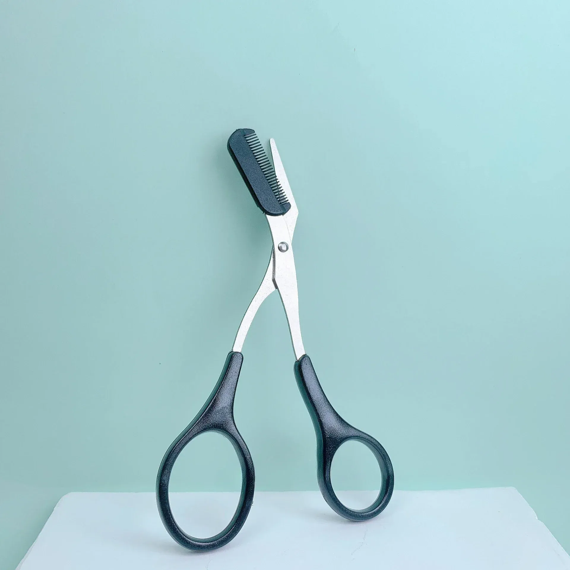 Ciseaux roses à sourcils avec peigne intégré, en acier inoxydable, outil de toilettage précis 9