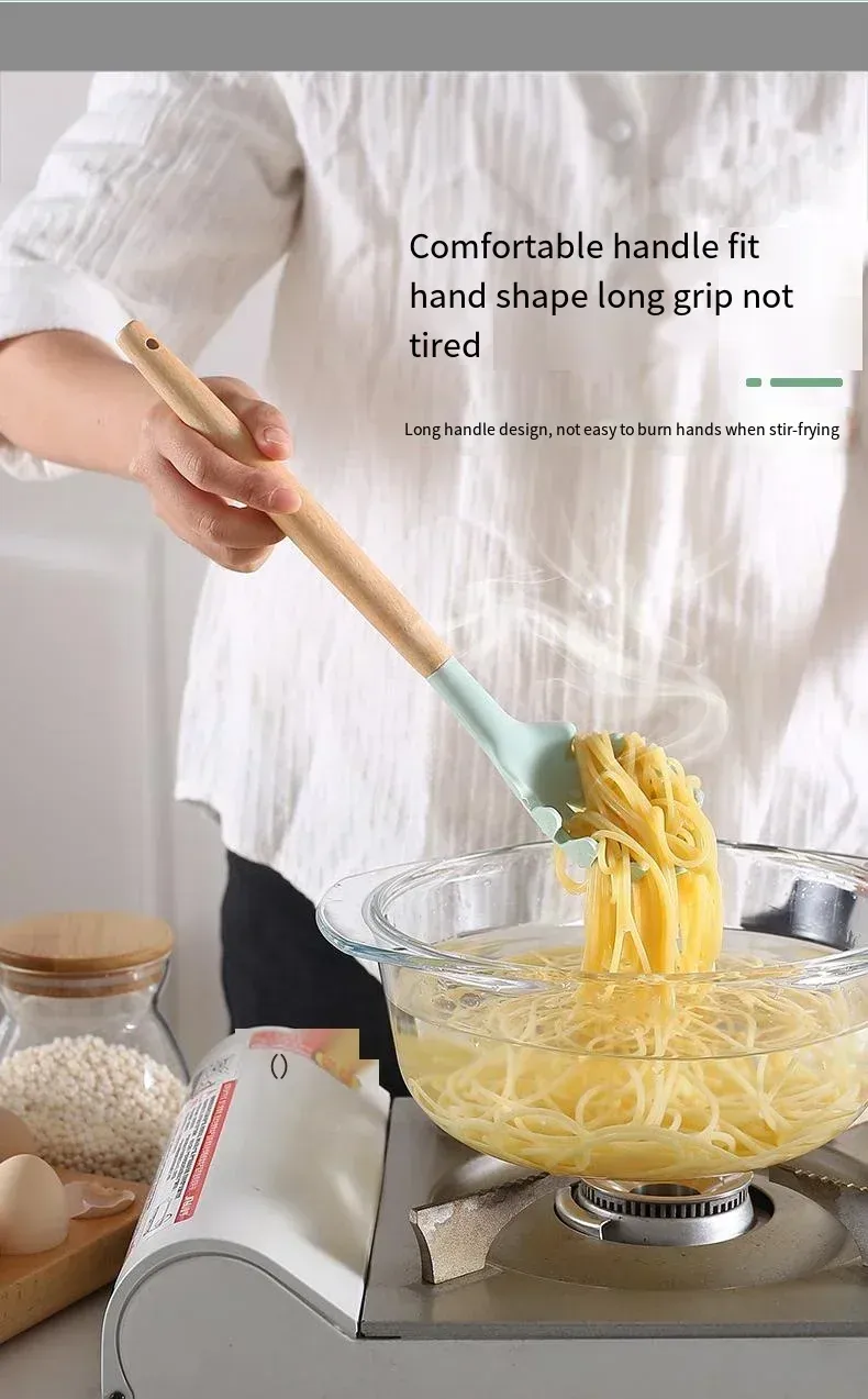 Ustensiles de cuisine en silicone en situation d'utilisation