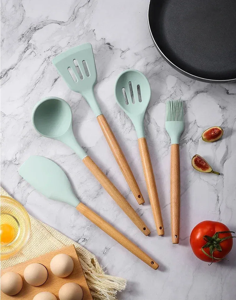 Ustensiles de cuisine en silicone aux finitions soignées