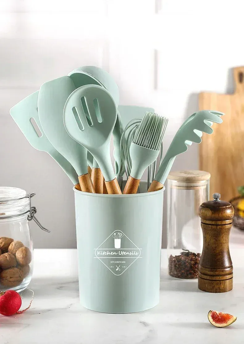 Ensemble d'ustensiles de cuisine en silicone en gros plan