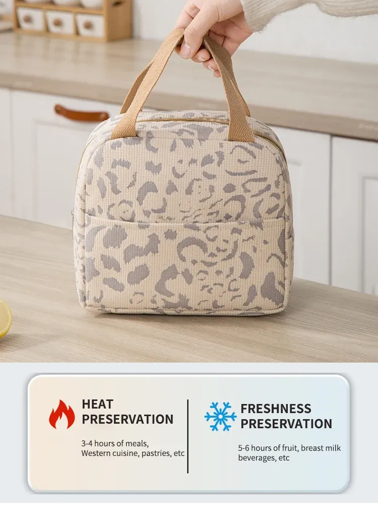 Sac isotherme à motif d'encre, mise en situation