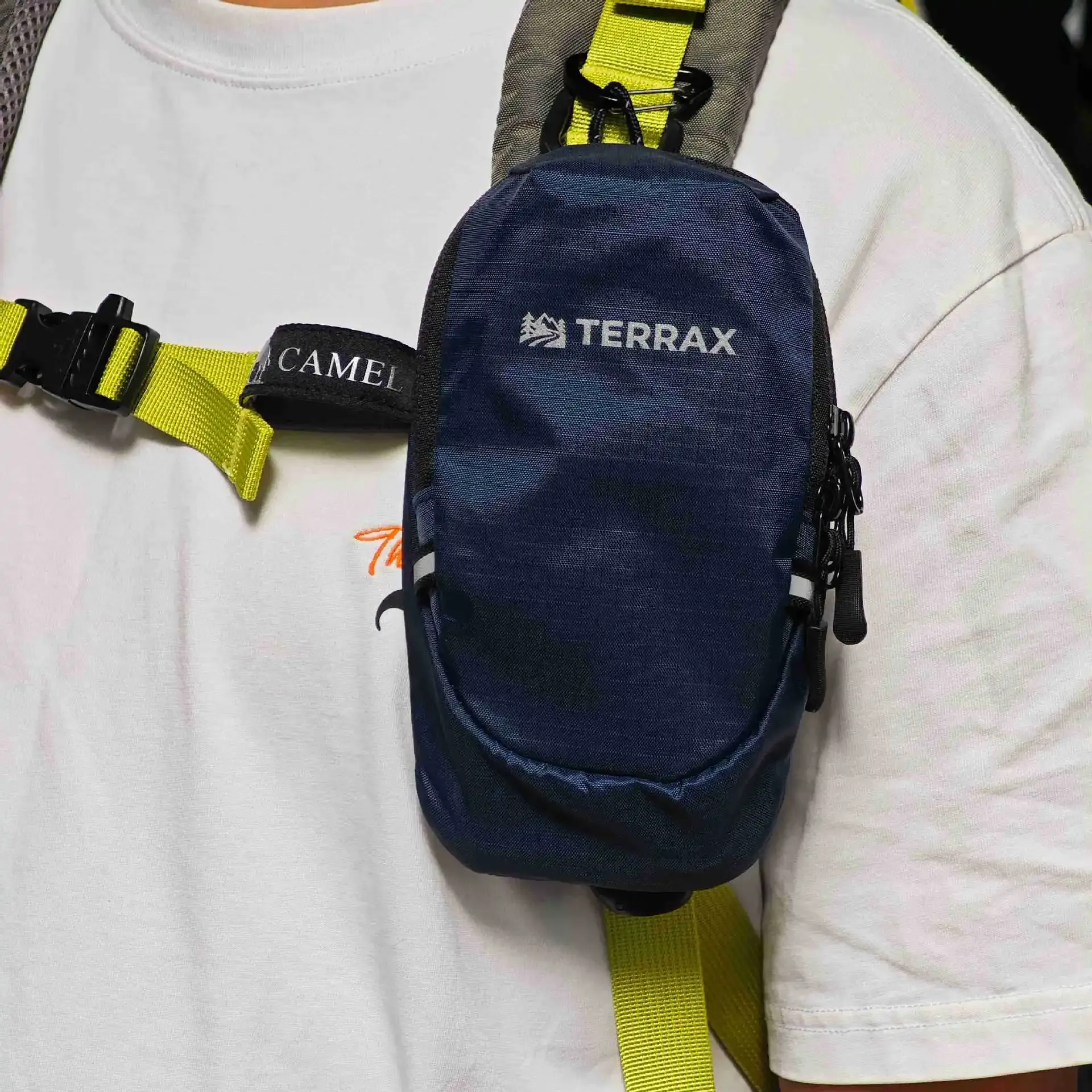 Pochette de rangement étanche pour téléphone à suspendre au sac à dos, idéale pour le cyclisme et la course à pied 2