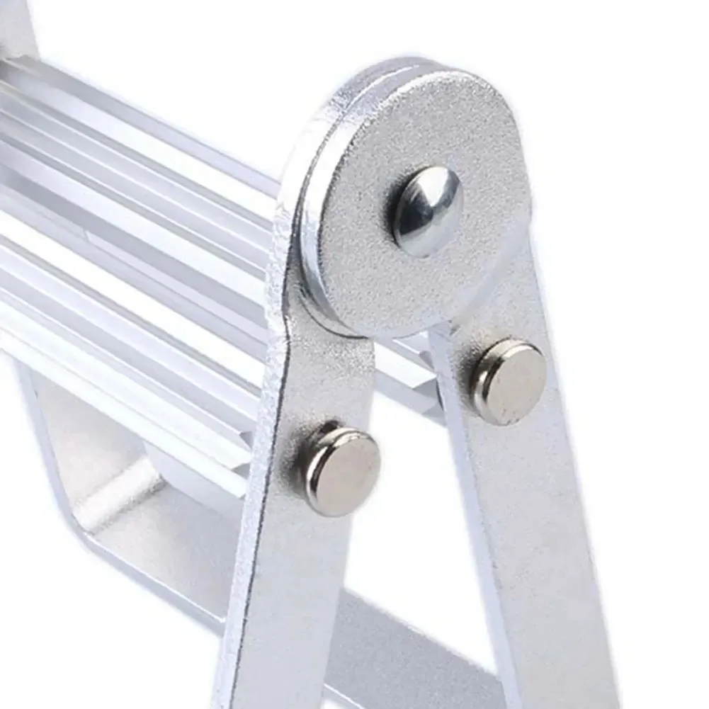 Presse-tube de dentifrice sous différents angles
