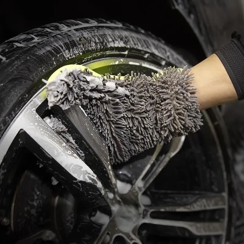 Gant de lavage en chenille en situation d'utilisation