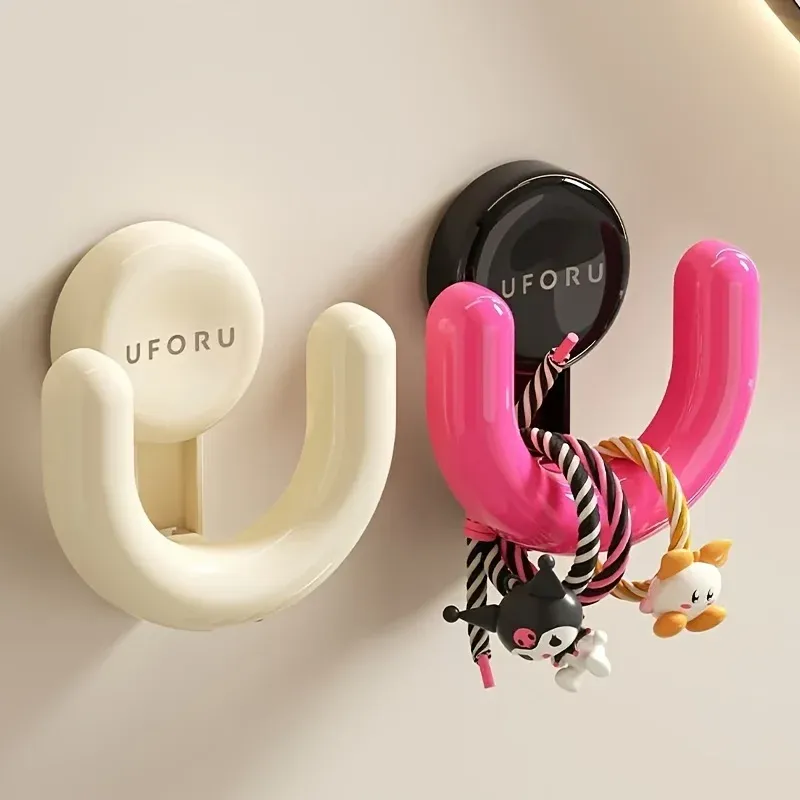 Support à ventouse pour chaussons, ambiance salle de bain