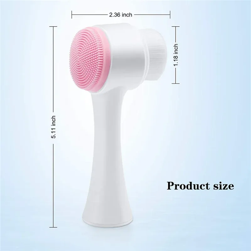 Massage manuel du visage avec la brosse