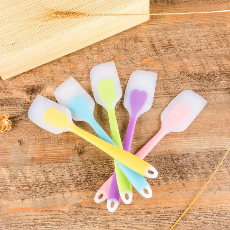 Spatule en silicone pour gâteaux
