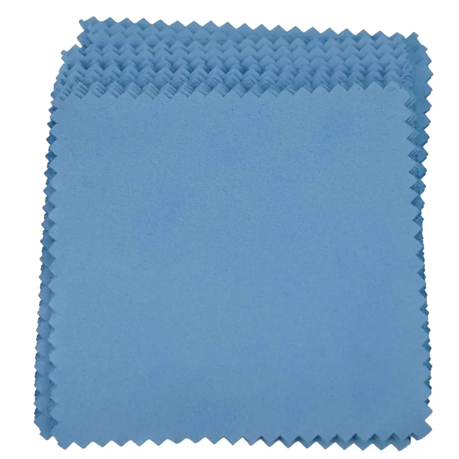 Entretien de l'intérieur d'un véhicule avec des chiffons