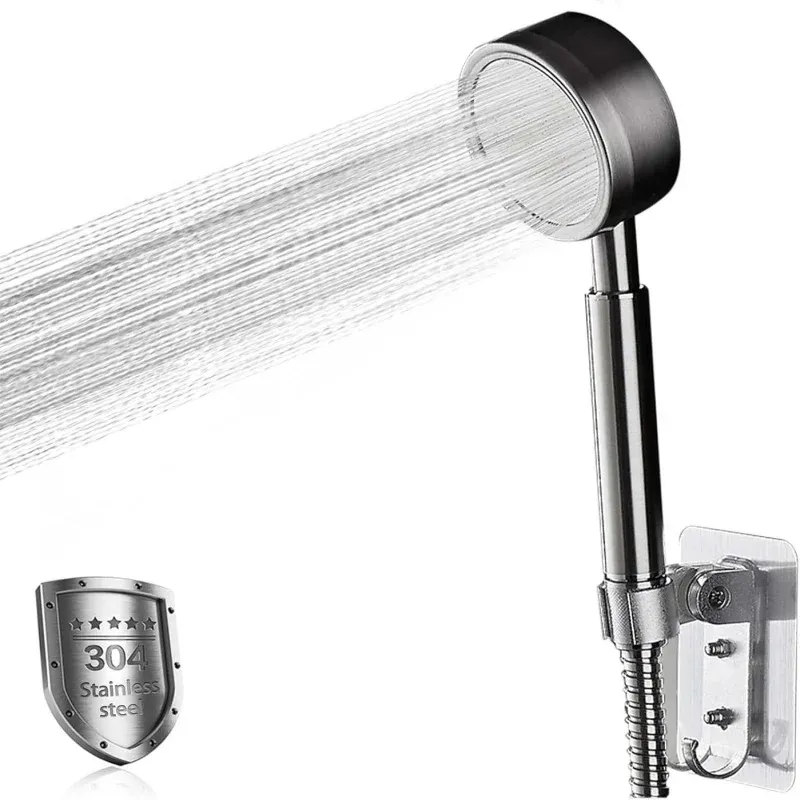 Pommeau de douche à main dans un cadre contemporain