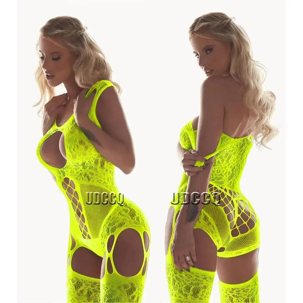 Lingerie et vêtements de nuit : babydoll transparent, body et nuisette 9