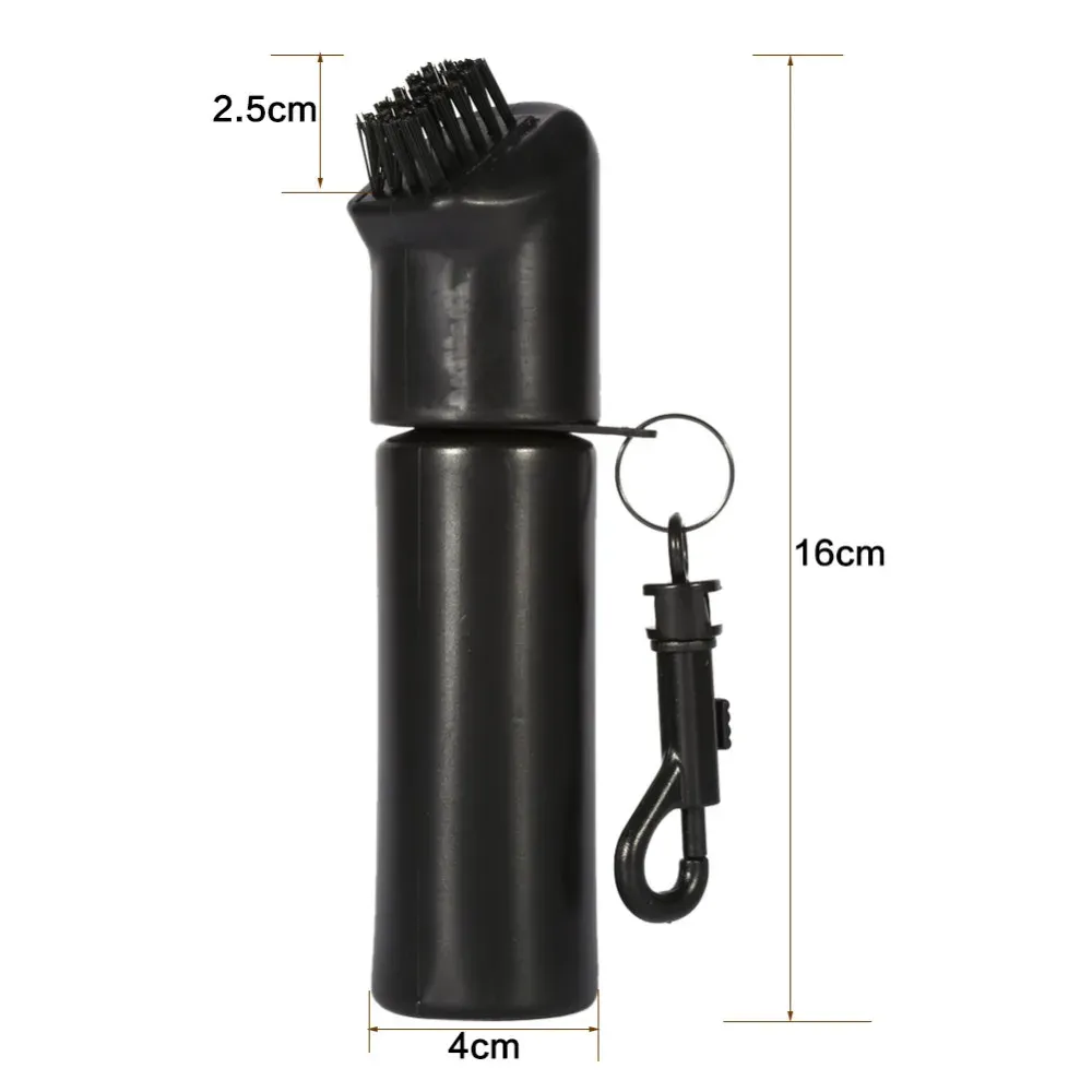 Détail des poils en fil d'acier de la brosse de golf