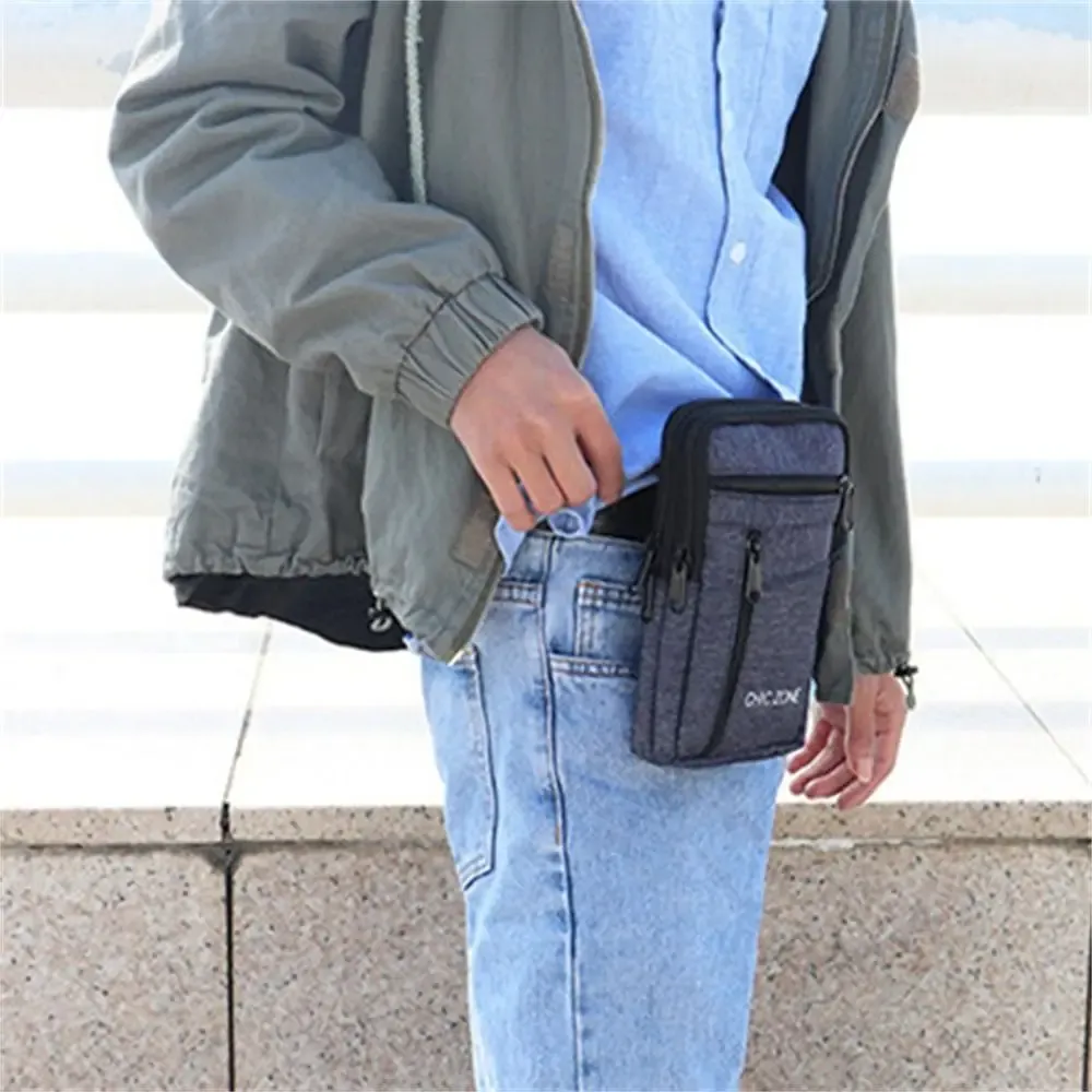 Pochette de téléphone en situation d'utilisation en extérieur