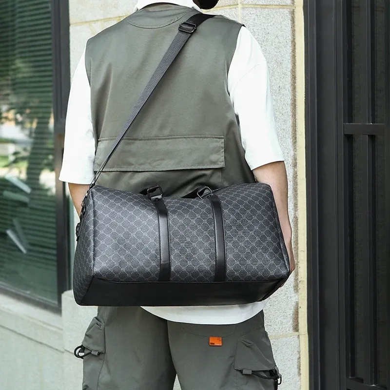 Sac de voyage noir pour homme, détail de l'ouverture