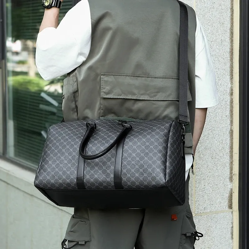 Sac de voyage noir pour homme, détail des anses