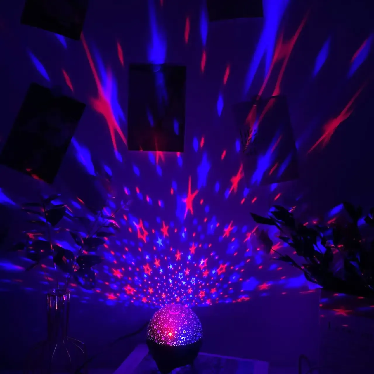 Motifs étoilés projetés dans une chambre